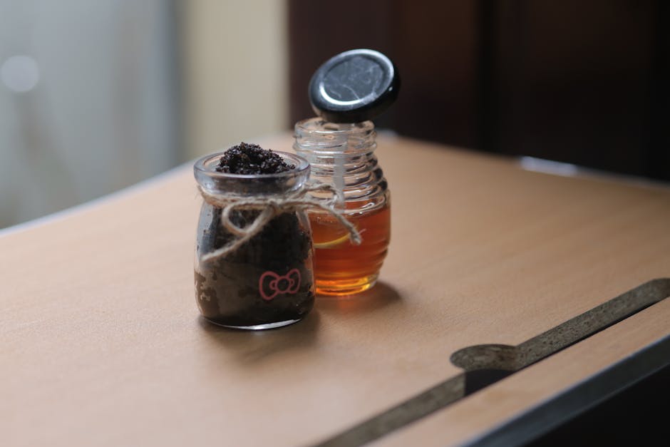 La slow cosmétique : philosophie, actifs naturels et limites à connaître homemade natural skincare preparation glass jars honey beeswax herbs wooden table