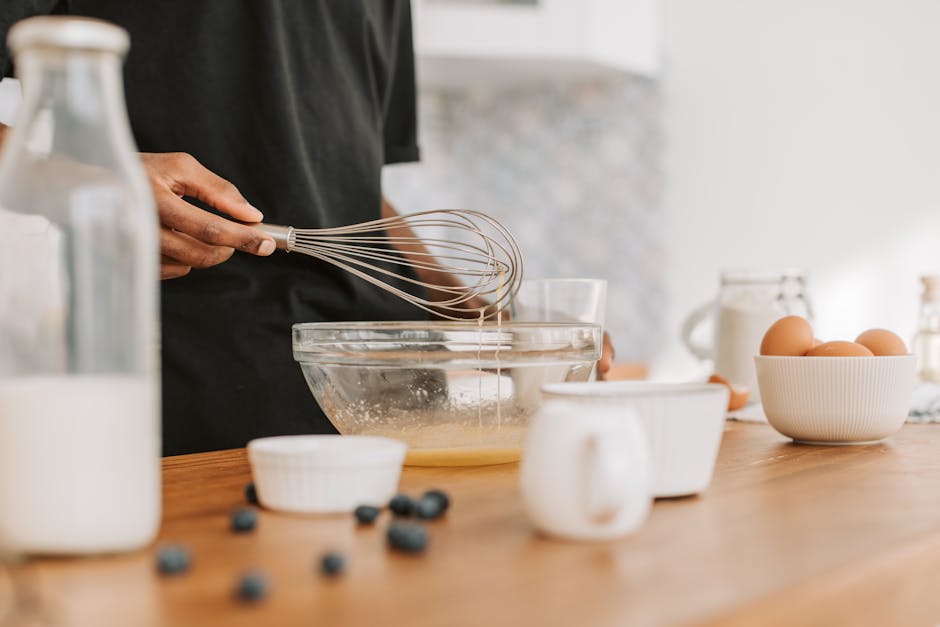 Paupières gonflées : les meilleurs remèdes naturels pour dégonfler les yeux egg white milk fresh bowl skincare homemade remedy