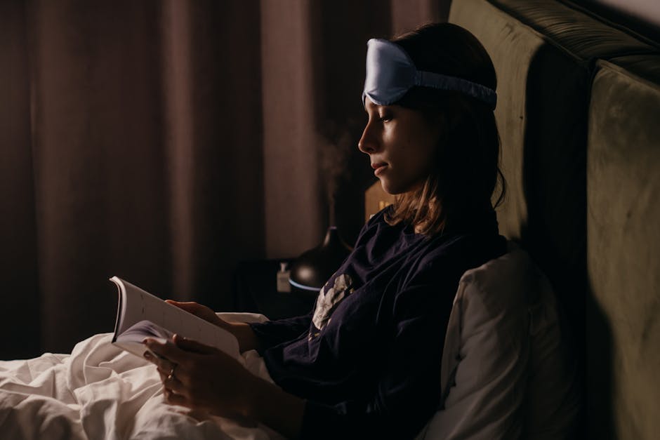 Sommeil réparateur : les habitudes qui changent vraiment la qualité de vos nuits woman relaxing before bedtime calm bedroom evening routine