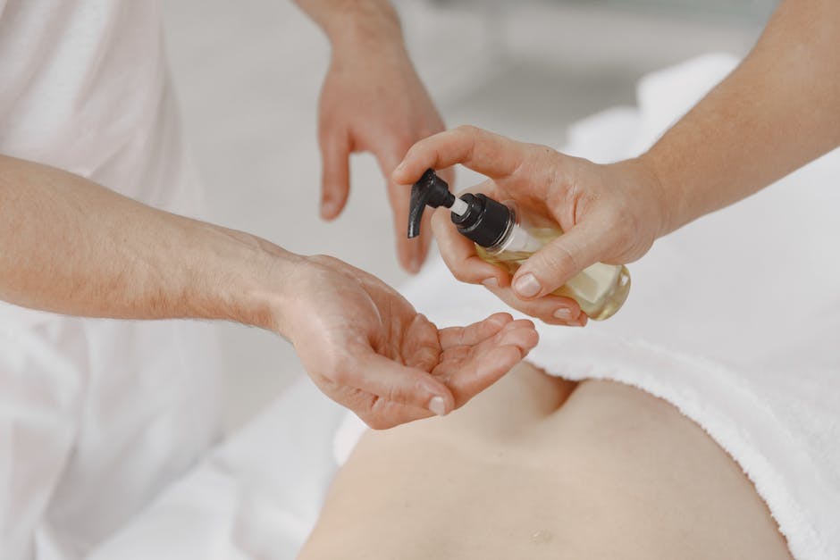 Huiles essentielles pour se réchauffer en hiver : guide complet et conseils d'utilisation massage warming body oil essential oil winter wellness