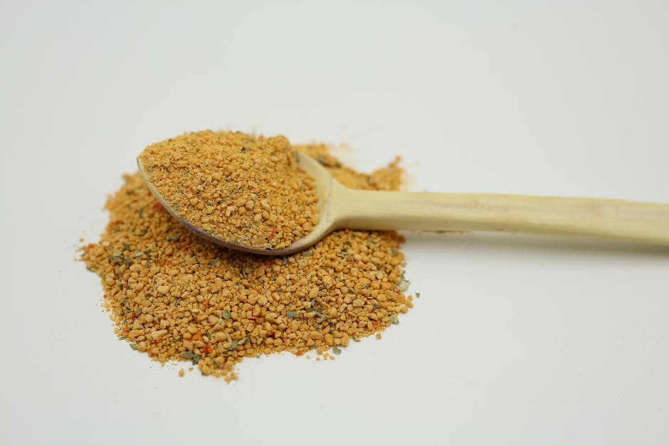 Aliments énergisants : les super-aliments qui combattent la fatigue au quotidien fresh frozen bee pollen wooden spoon