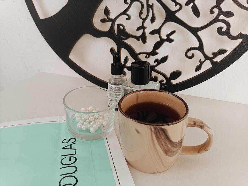 Le thé et la peau : bienfaits des polyphénols, du thé vert au thé blanc morning skincare routine tea cup glow
