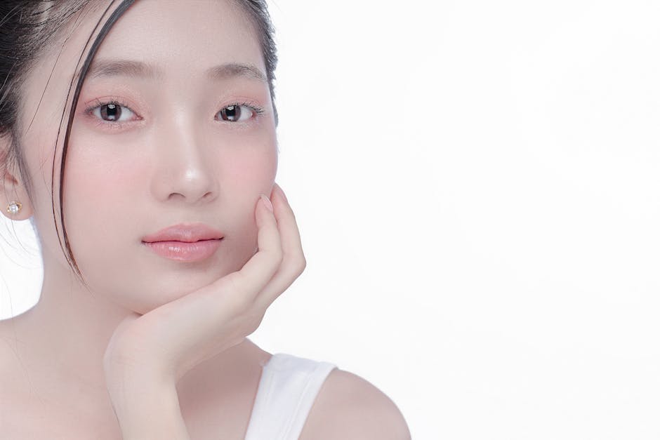 Préparer sa peau au retour du printemps : les bons gestes à adopter woman glowing skin natural makeup spring fresh complexion