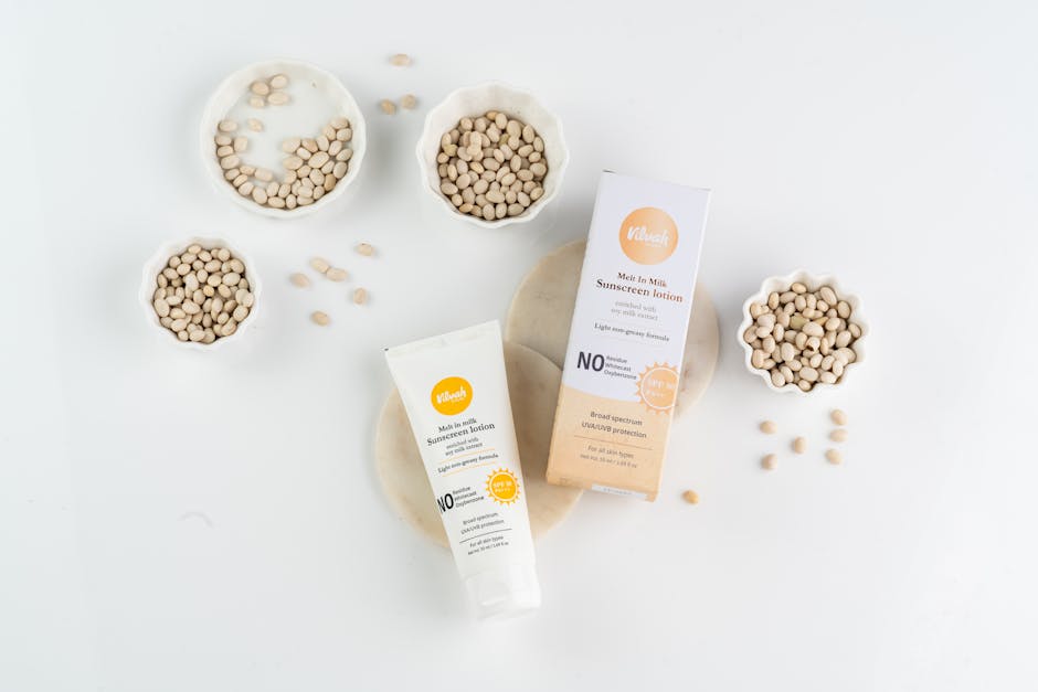 Protection solaire au printemps : pourquoi c'est la saison la plus risquée pour votre peau various sunscreen products on white surface spring skincare flat lay