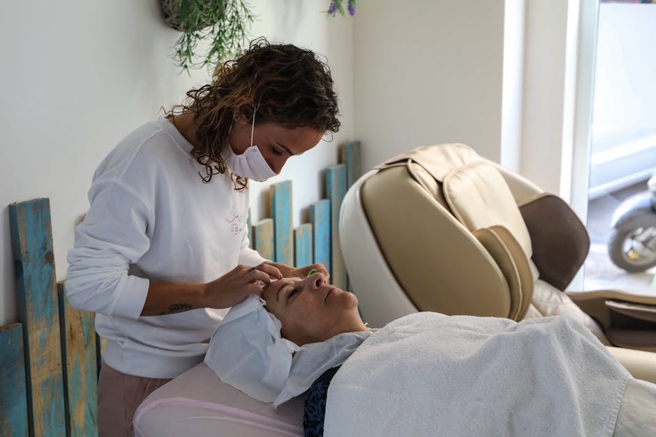 Massage Jacquet : la technique de pincement qui aide à raffermir et à revitaliser le visage professional esthetician facial pinching massage beauty salon