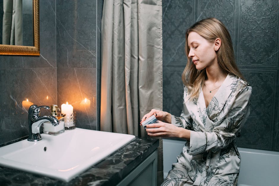 Teint rayonnant pour les fêtes : le programme beauté express en 3 étapes skincare routine exfoliation face mask bathroom glow