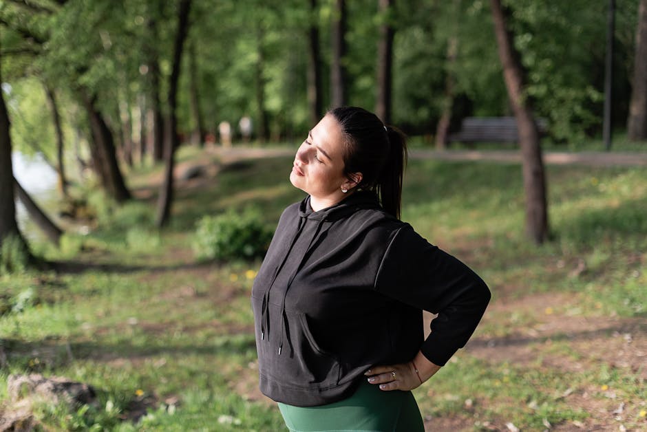 Programme wellness de rentrée : 6 habitudes pour rester en forme jusqu'en décembre woman walking in autumn park morning wellness routine