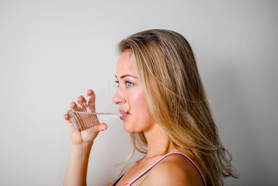 Programme wellness de rentrée : 6 habitudes pour rester en forme jusqu'en décembre glass of water healthy vegetables autumn diet skin care