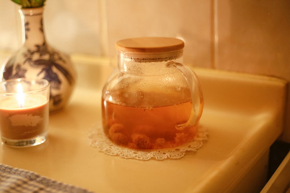 Sommeil et peau : comment mieux dormir en été pour retrouver un teint éclatant evening relaxation herbal tea skincare products