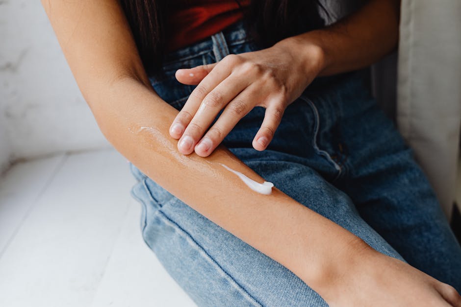Peau sensible et soleil : comment la protéger efficacement tout l'été after sun care moisturizer soothing lotion sensitive skin close up