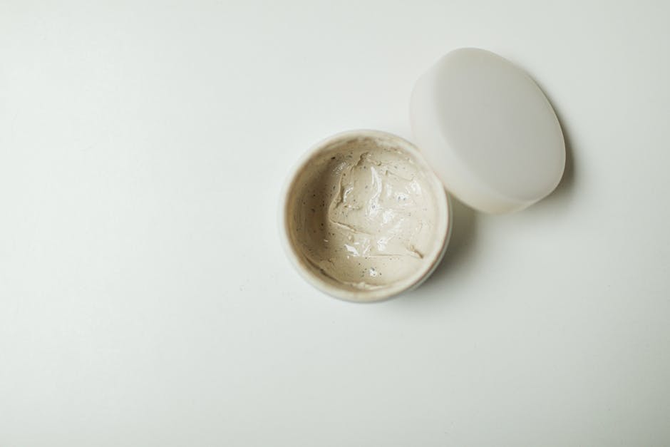 PAO cosmétique : comprendre la période après ouverture de vos soins visage cosmetic products open jar PAO symbol close up