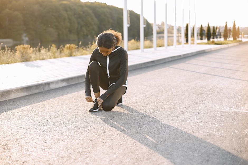 Compléments anti-âge en gélules : ce que la science dit vraiment woman jogging outdoors nature morning light