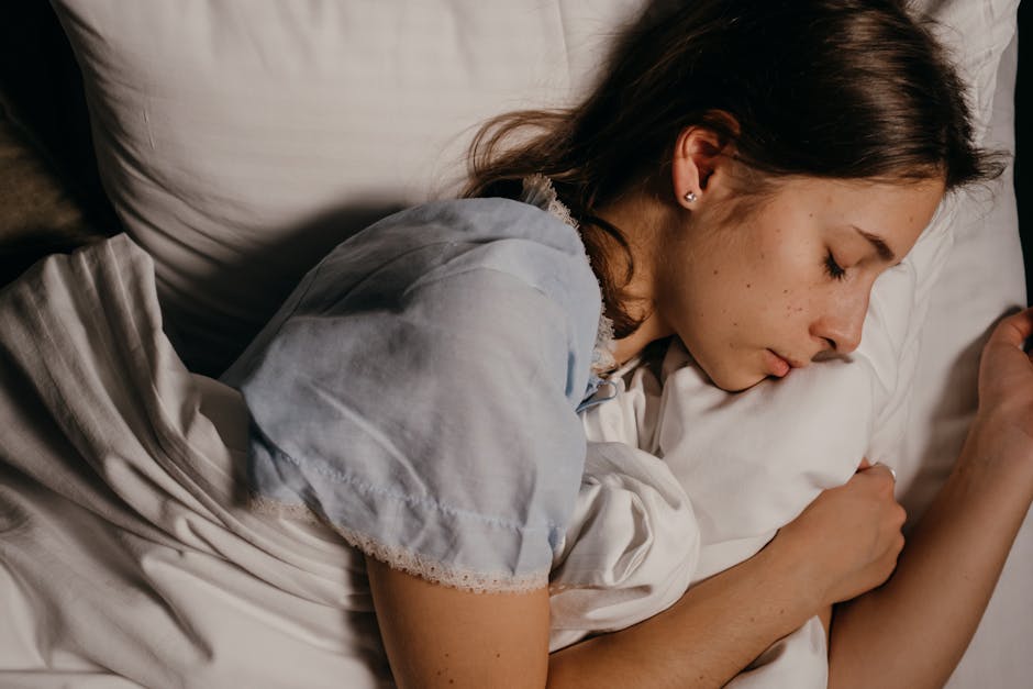 Slow ageing : vieillir en beauté grâce à une approche douce et durable woman sleeping peacefully skincare nighttime routine