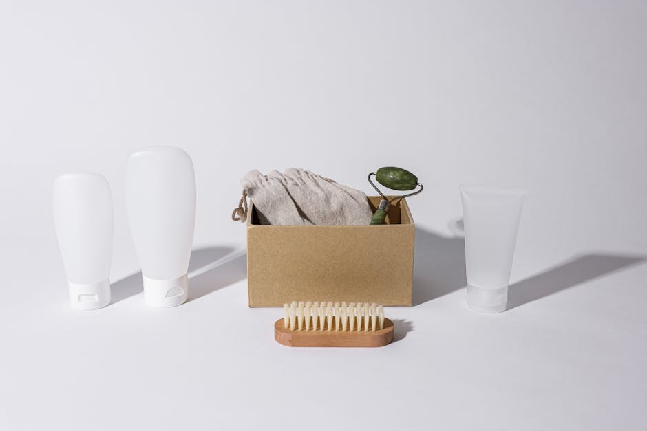 Décolleté et cou : le programme complet pour préserver leur jeunesse toute l'année skincare routine products neck care wooden surface