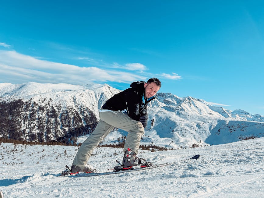 Protection solaire en hiver : pourquoi votre peau en a besoin même par temps gris skier applying sunscreen on snowy mountain sunny day