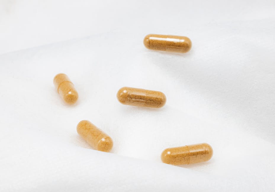 Nutricosmétique : la beauté de l'intérieur a-t-elle vraiment un avenir ? skincare routine products dietary supplements capsules white surface