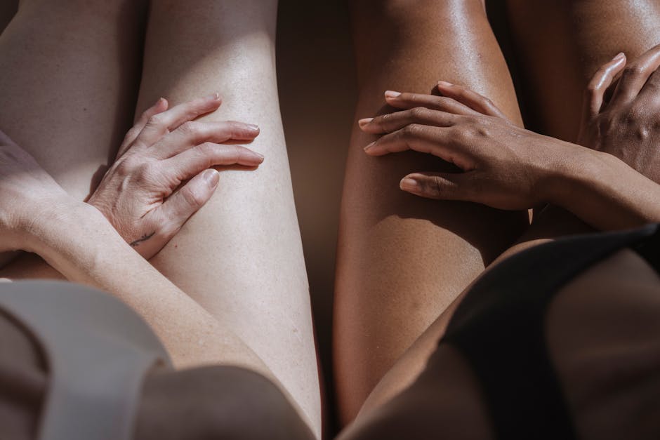 Quel est votre phototype de peau ? Le guide complet pour adapter votre protection solaire diverse skin tones woman sunlight outdoors