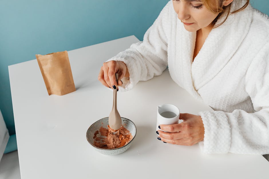 Quelle argile choisir selon son type de peau ? Le guide complet red and pink clay powder in wooden bowls natural cosmetics ingredients