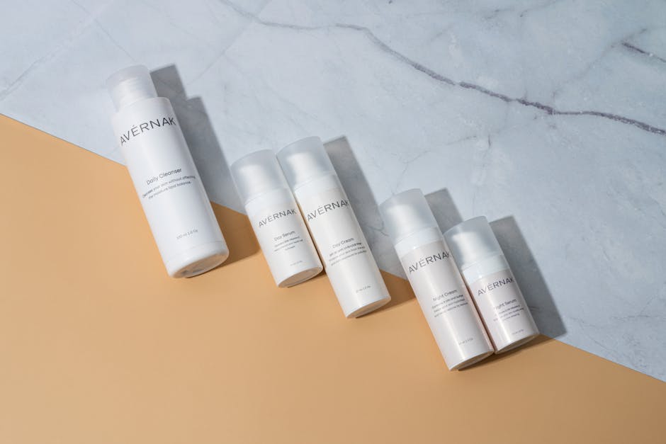 Les 4 piliers de l'innovation cosmétique : actifs, formulation, évaluation et packaging elegant skincare packaging design on white background
