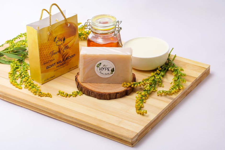 Recettes naturelles pour nettoyer son visage en douceur : le guide complet natural honey milk face cleanser homemade beauty ingredients flat lay