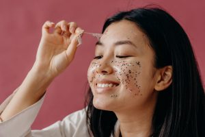 Peeling maison : 3 recettes naturelles pour retrouver de l'éclat en hiver natural homemade face peeling skincare ingredients winter beauty routine landscape