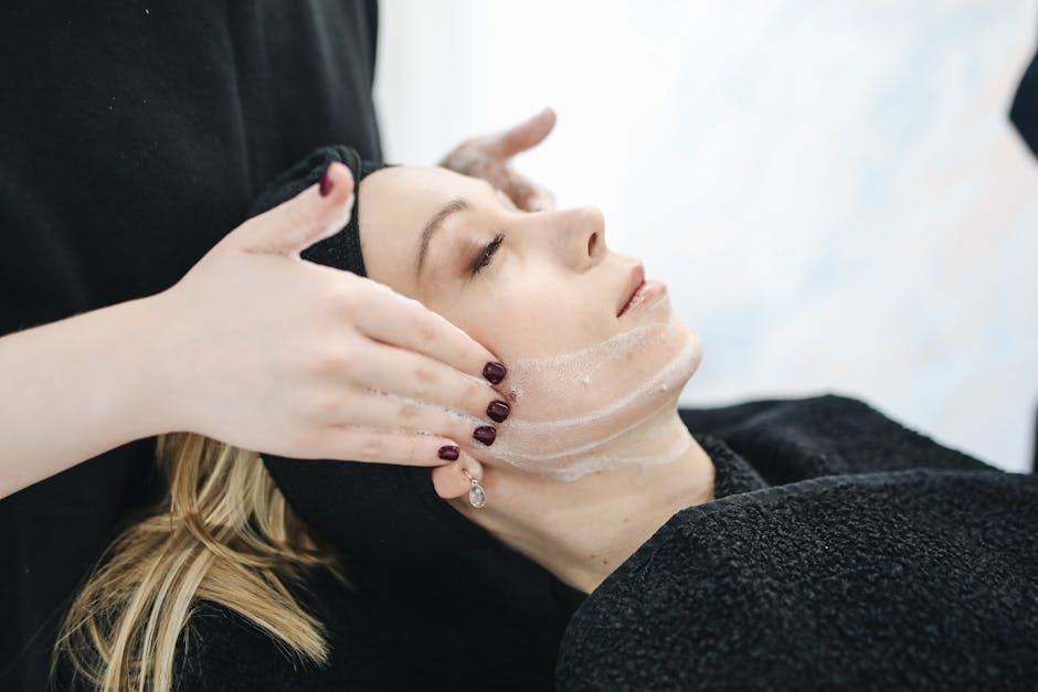Kobido : le massage japonais qui agit comme un lifting naturel du visage woman relaxed after facial treatment glowing skin