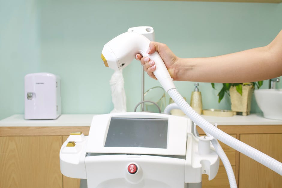 Poils incarnés : causes, prévention et soins efficaces pour les éviter laser hair removal professional salon treatment legs