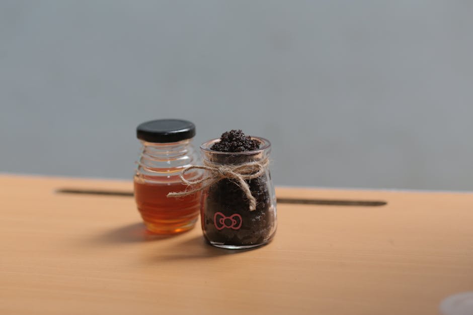 Gommages maison pour peau sèche en hiver : 3 recettes douces et efficaces natural scrub ingredients almond powder honey orange blossom water wooden table