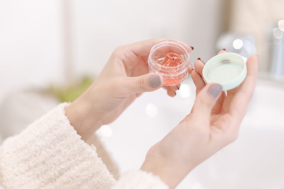 Routine anti-âge de printemps : comment protéger sa peau des UV, de la pollution et de la sécheresse lightweight gel serum texture skincare spring