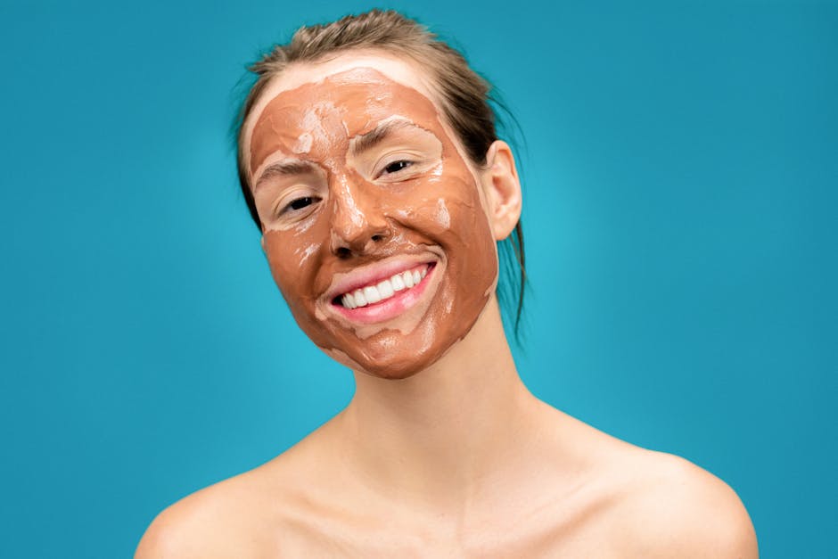 Le masque magnétique : comment fonctionne ce soin visage innovant ? woman glowing skin after face mask treatment healthy complexion
