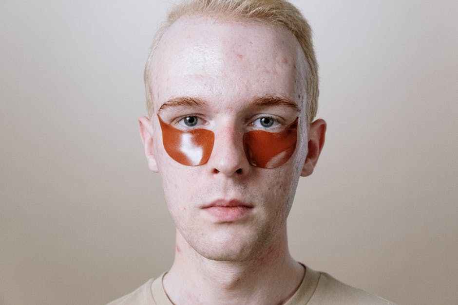 Masques visage : tissu, gel, argile, patch — comment choisir selon votre peau under eye patch hydrogel skincare treatment close up woman