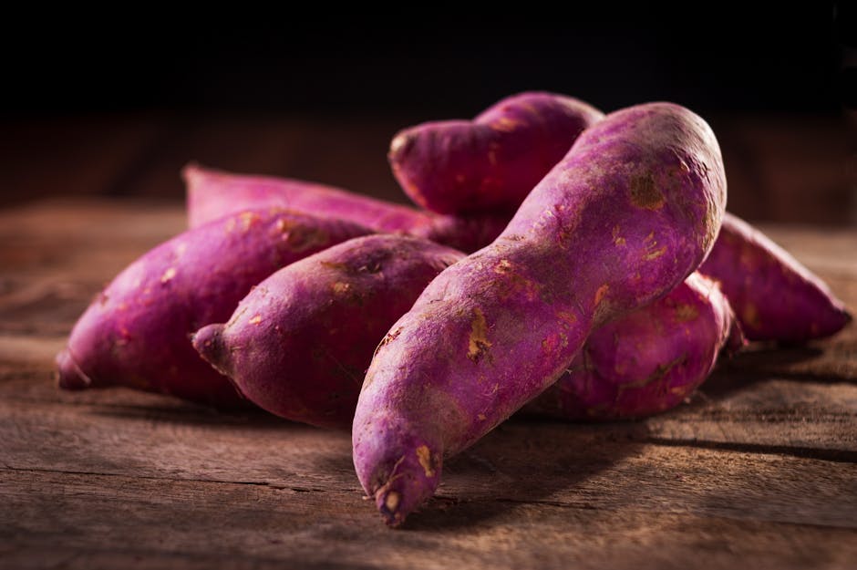 8 aliments anti-acné à intégrer dans votre assiette dès maintenant sweet potato halved colorful vegetables natural light