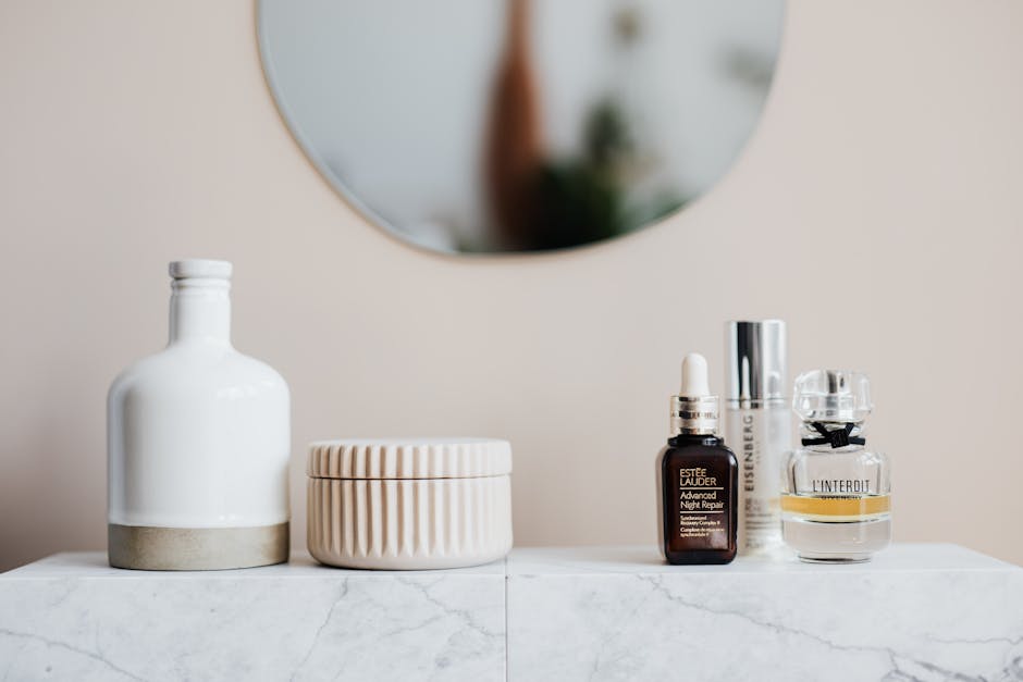 Cure d'antioxydants : un mois pour protéger et revitaliser votre peau skincare serum bottles cream jars marble surface morning routine